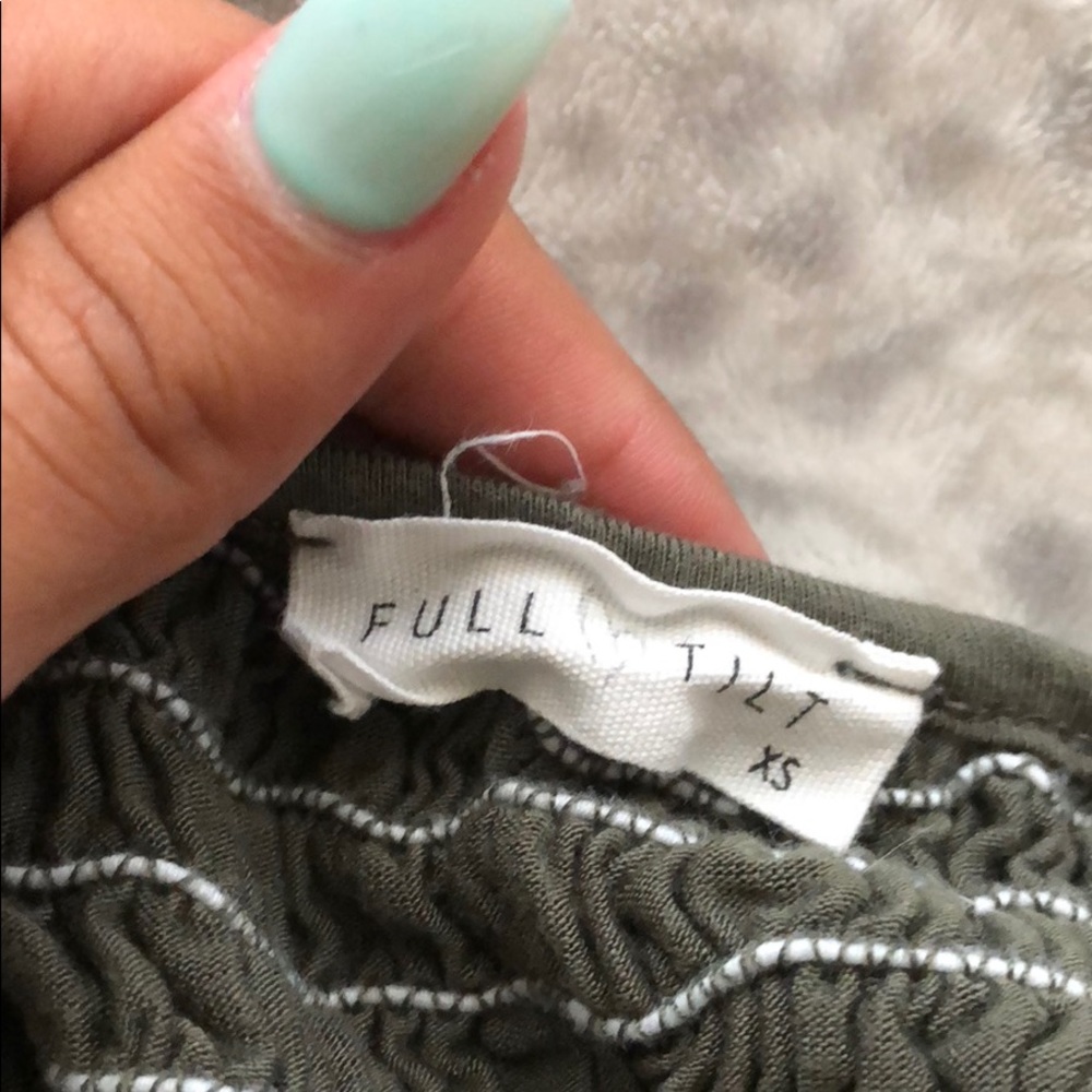 TILLYS CROP TOP - Picture 4 of 4